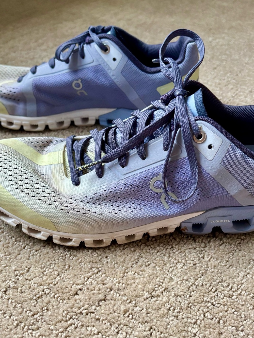 On Cloudflow Women's running sneakers size 8.5